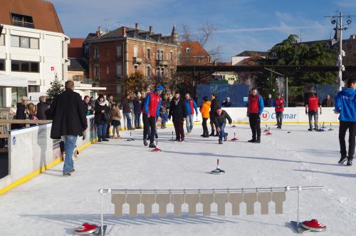 Eisstöck (pétanque sur glace) sur la patinoire éphémère