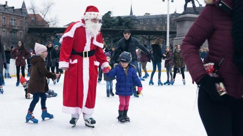 Visite du père noël sur la patinoire éphémère